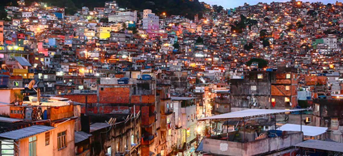 Capa do vídeo que fala sobre o trazfavela. Foto de uma favela